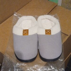 Cviestpieo Cozy Gray Slippers with Faux Fur Lining